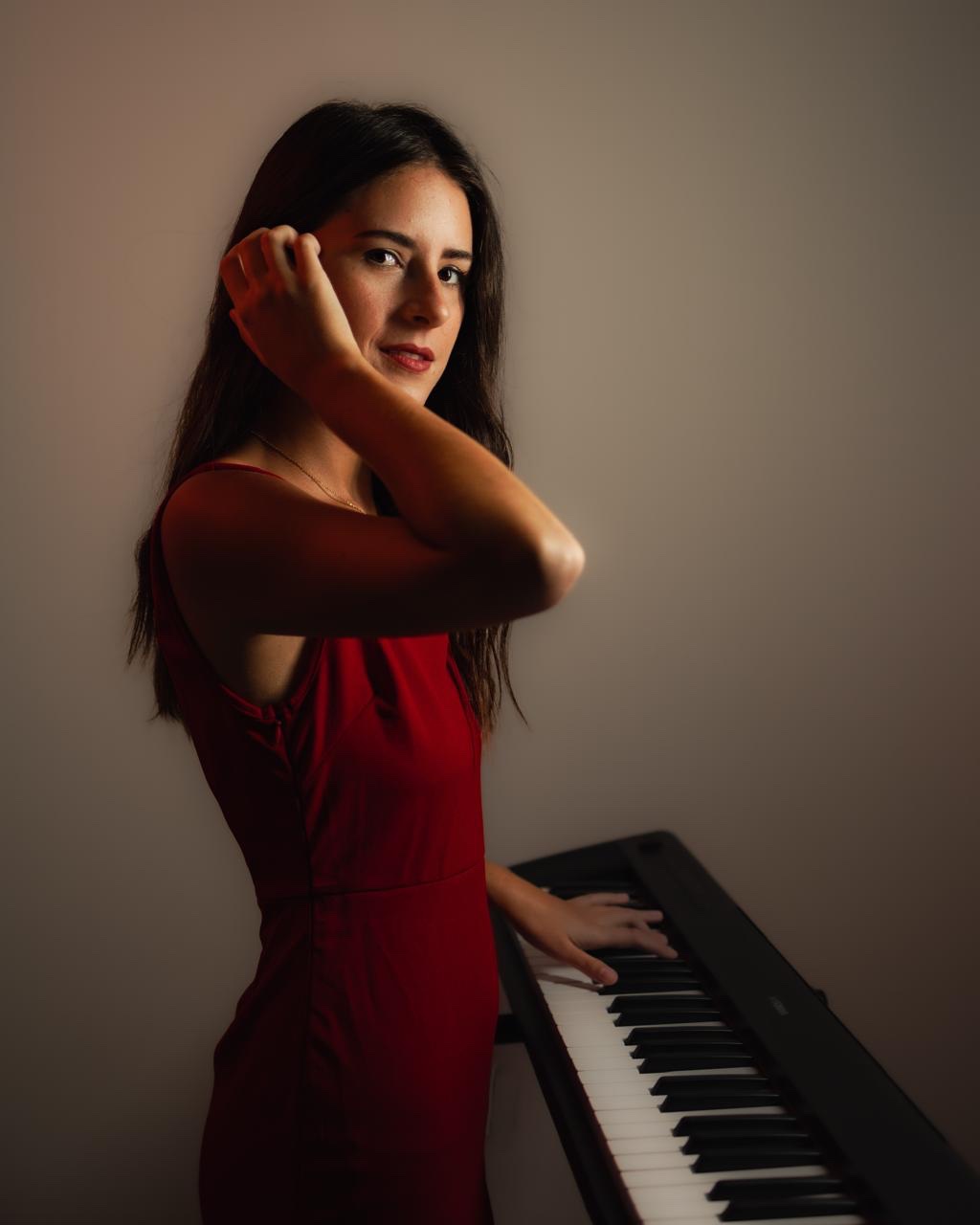 Ana Valentina press photo